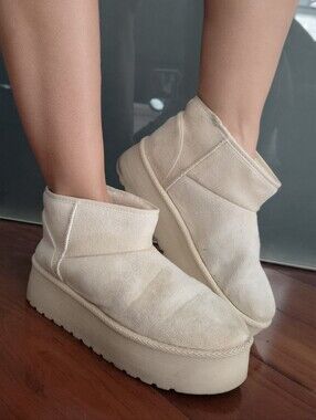 ☆5/$15☆SHEIN Beige Platform Ankle Boots – Size 5.5